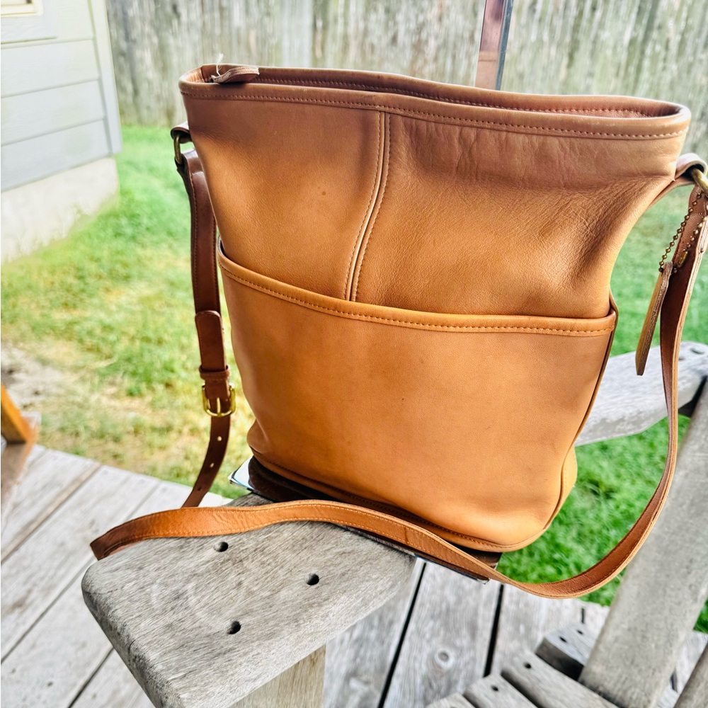 British Tan Vintage Coach Legacy Bleeker Leather Crossbody Bucket GUC